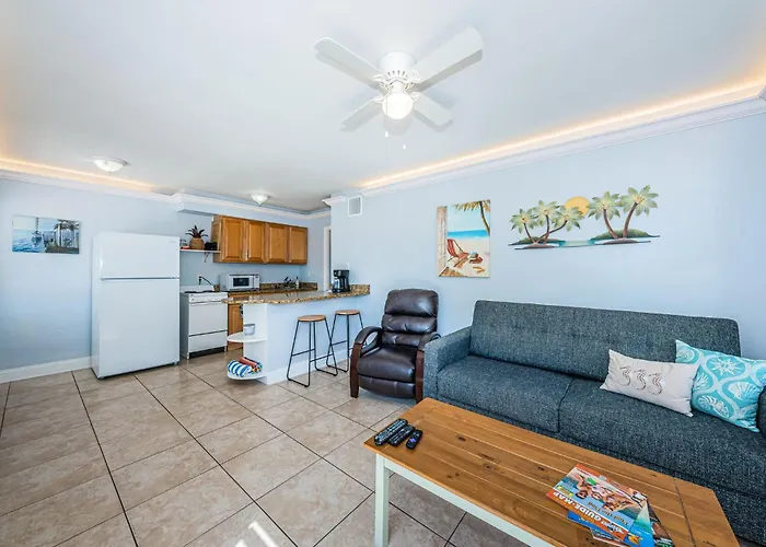 Apartment Blue Water Beachside 1