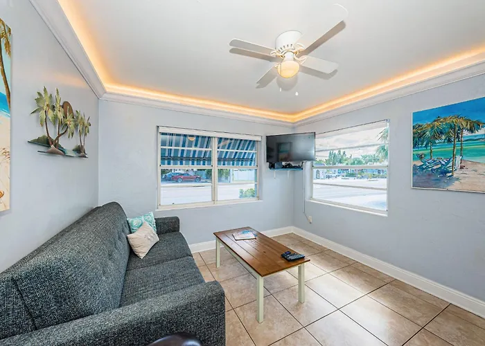 Blue Water Beachside 1 Apartment *